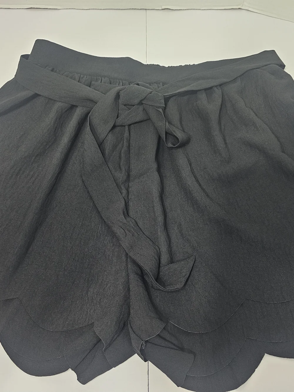 Oddi Women's Scalloped Hem Shorts Black Tie Waist Size M Boho - Picture 4 of 7